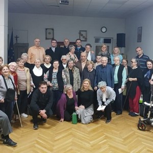 Molitvena zajednica „Blaženi Alojzije Stepinac“ posjetila je korisnike Doma za starije osobe „Ksaver“ 